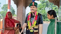 शहीद भाई की प्रतिमा पर बहन ने बांधी राखी, तोगावास का यह दृश्य देख नम हो गईं आंखें