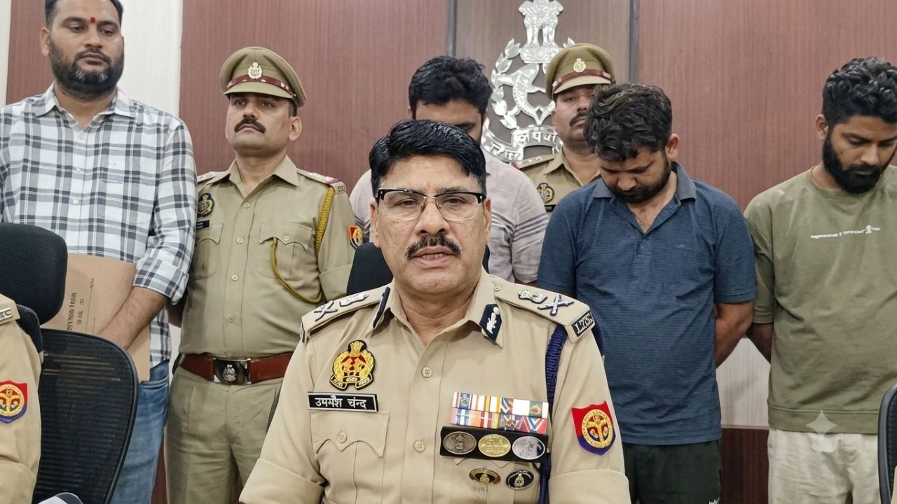 100 करोड़ की साइबर ठगी के नेटवर्क का पर्दाफाश, दुबई में बैठे ठग सुल्तान मिर्जा के 3 गुर्गे गिरफ्तार; 23 बैंक कर्मचारी भी शामिल 100 करोड़ की साइबर ठगी के नेटवर्क का पर्दाफाश, दुबई में बैठे ठग सुल्तान मिर्जा के 3 गुर्गे गिरफ्तार; 23 बैंक कर्मचारी भी शामिल