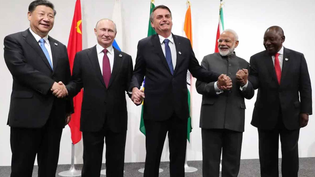 BRICS Summit 2026: डॉलर से मुकाबले की तैयारी, क्या दिल्ली में बनेगा ‘लोकल करेंसी ट्रेड’ का नया सिस्टम BRICS Summit 2026: डॉलर से मुकाबले की तैयारी, क्या दिल्ली में बनेगा ‘लोकल करेंसी ट्रेड’ का नया सिस्टम