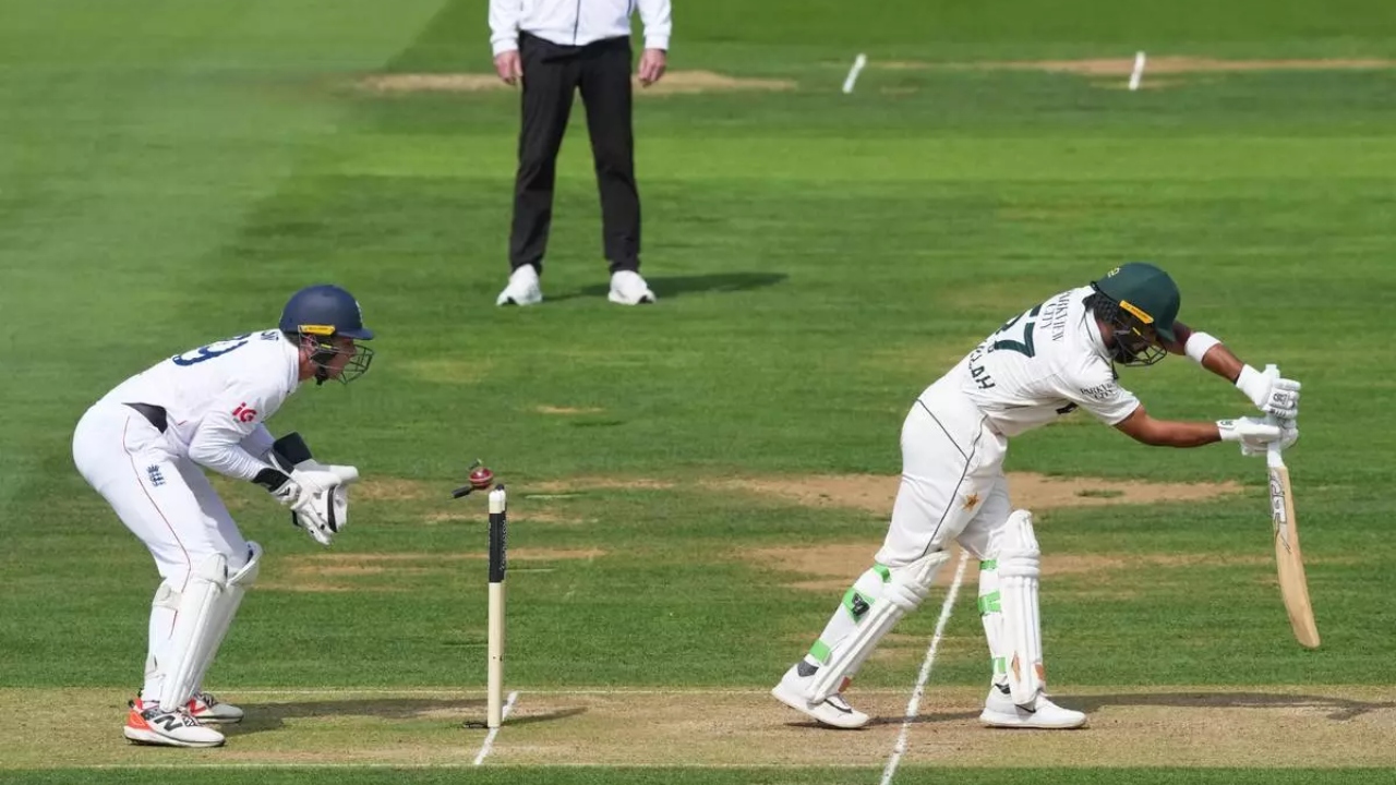 ENG vs PAK: लॉर्ड्स टेस्ट में पाकिस्तान की करारी हार, इंग्लैंड के खिलाफ दोनों पारियों में 200 रन के अंदर ऑलआउट ENG vs PAK: लॉर्ड्स टेस्ट में पाकिस्तान की करारी हार, इंग्लैंड के खिलाफ दोनों पारियों में 200 रन के अंदर ऑलआउट
