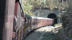  ₹22000 करोड़ का खर्च, 54 सुरंगे और कुतुब मीनार से भी ऊंचा पुल...111 KM लंबे रेल सफर में टूटेंगे कई रिकॉर्ड  