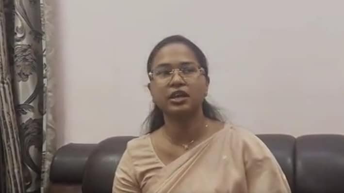 हजारीबाग पहुंचीं कृषि मंत्री शिल्पी नेहा तिर्की, सड़कों की बदहाली पर BJP सांसदों-विधायकों को घेरा