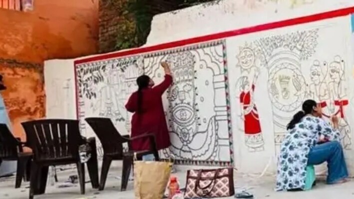 पितृपक्ष मेला से पहले गयाजी में तैयारी हुई तेज, 'पेंट द सिटी' से संवर रहे घाट, डीएम ने किया निरीक्षण