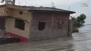 Video: बेतिया में तबाही मचा रही गंडक, देखते ही देखते नदी में समाया आलीशान मकान