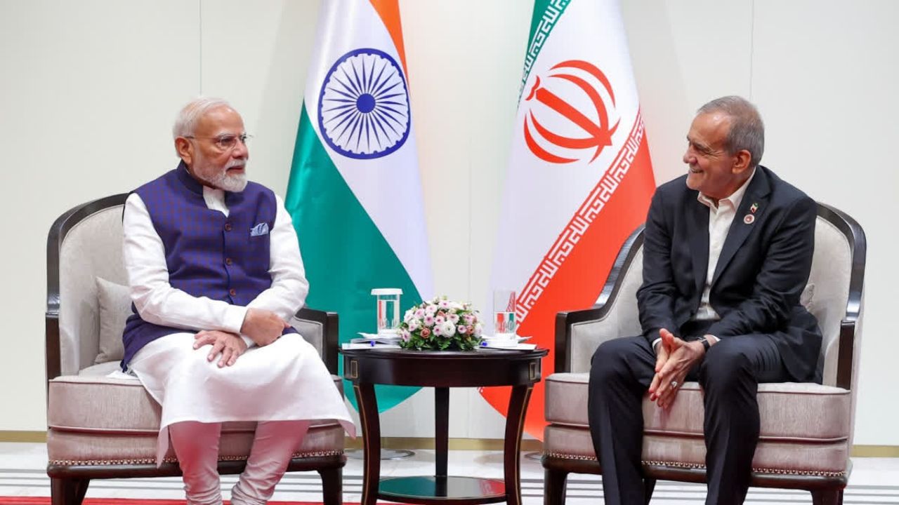 BRICS में ईरान का बढ़ता प्रभाव बदलेगा खेल? भारत के लिए कैसे बन गया बड़ा अवसर; समझें पूरा समीकरण BRICS में ईरान का बढ़ता प्रभाव बदलेगा खेल? भारत के लिए कैसे बन गया बड़ा अवसर; समझें पूरा समीकरण