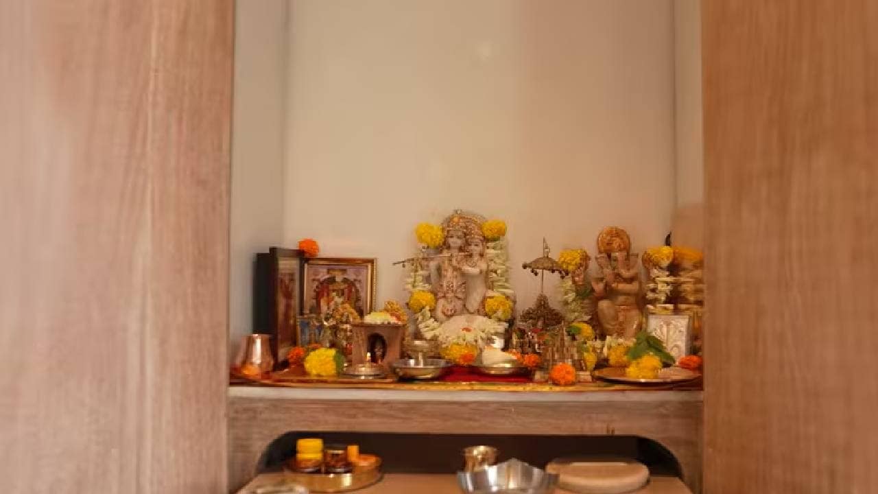  mouni roy Home Tour