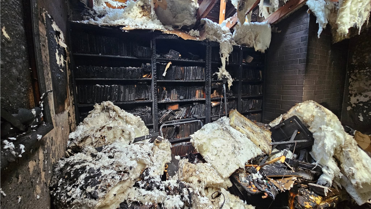 एक छोटी सी लापरवाही और सब कुछ खत्म, 10 मिनट में राख हुआ पूरा घर और पालतू जानवर! वजह जानकर रह जाएंगे हैरान एक छोटी सी लापरवाही और सब कुछ खत्म, 10 मिनट में राख हुआ पूरा घर और पालतू जानवर! वजह जानकर रह जाएंगे हैरान
