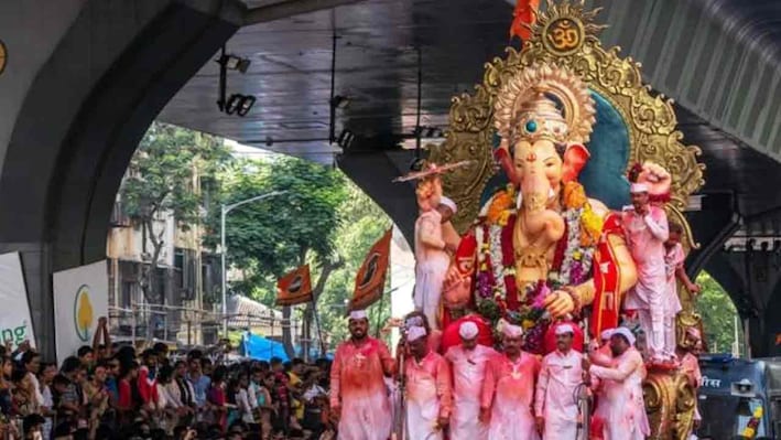 'गोविंदा आला रे': 66 KG सोना, 335 KG चांदी से श्रृंगार, 703 करोड़ का इंश्योरेंस...मुंबईचा राजा के ठाठ निराले