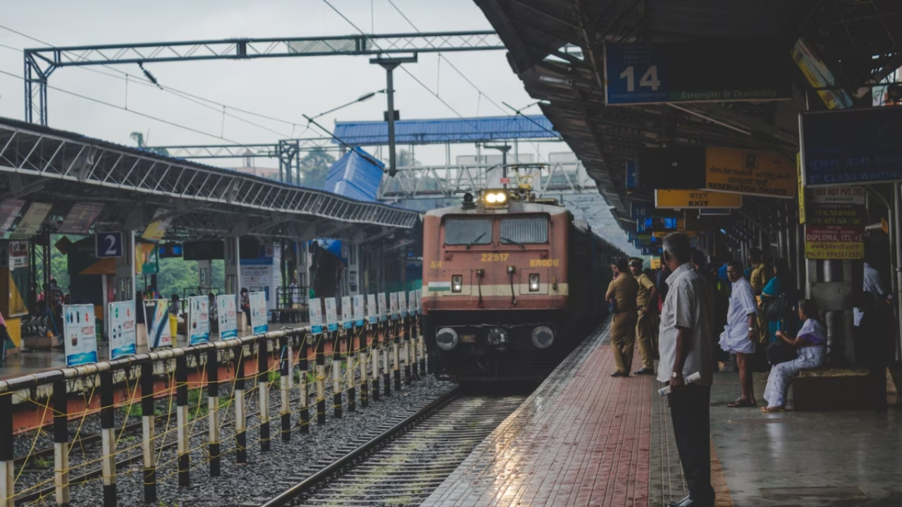 ट्रेन में नहीं दिखेगा कचरे का अंबार! क्या है रेलवे का 367 लीटर का नया डिस्पोजल सिस्टम; जानिए कैसे करेगा काम? ट्रेन में नहीं दिखेगा कचरे का अंबार! क्या है रेलवे का 367 लीटर का नया डिस्पोजल सिस्टम; जानिए कैसे करेगा काम?