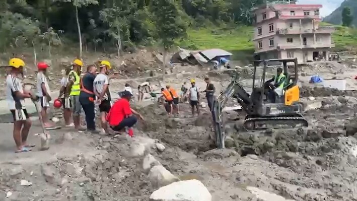 Inside Story: टनल में दबी सांसें! वॉट्सऐप पर नक्शे... नेपाल में 500 इंजीनियर्स का एक ग्रुप कैसे बना देवदूत?