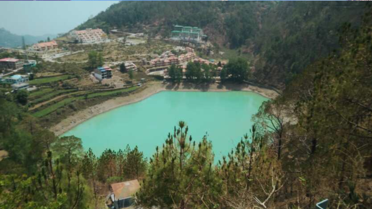 सात पहाड़ों से घिरा नैनीताल क्यों कहलाता है झीलों का शहर... जानें क्या है रहस्य ? सात पहाड़ों से घिरा नैनीताल क्यों कहलाता है झीलों का शहर... जानें क्या है रहस्य ?