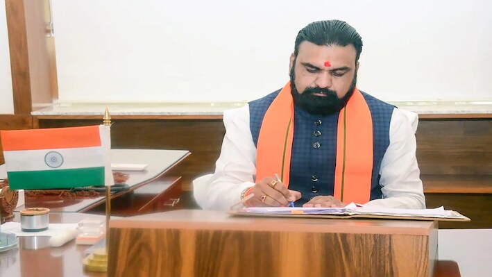 'माता-पिता की सैलरी और किसानी से आय को न जोड़ें', आरक्षण विवाद के बीच क्रीमी लेयर पर सम्राट सरकार के सख्त निर्देश