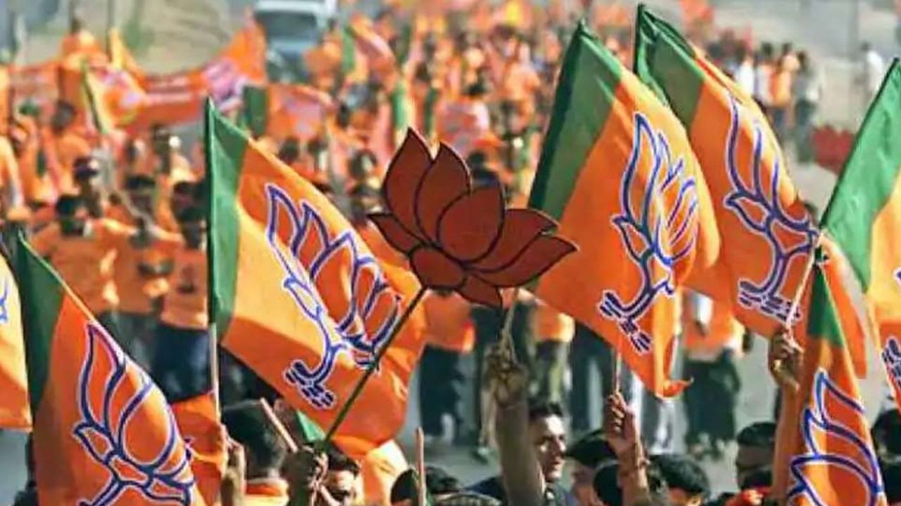 यूपी में 'गुजरात मॉडल' पर चुनाव लड़ेगी BJP? विनोद तावड़े के साथ जगदीश पटेल को क्यों उतारा यूपी में 'गुजरात मॉडल' पर चुनाव लड़ेगी BJP? विनोद तावड़े के साथ जगदीश पटेल को क्यों उतारा