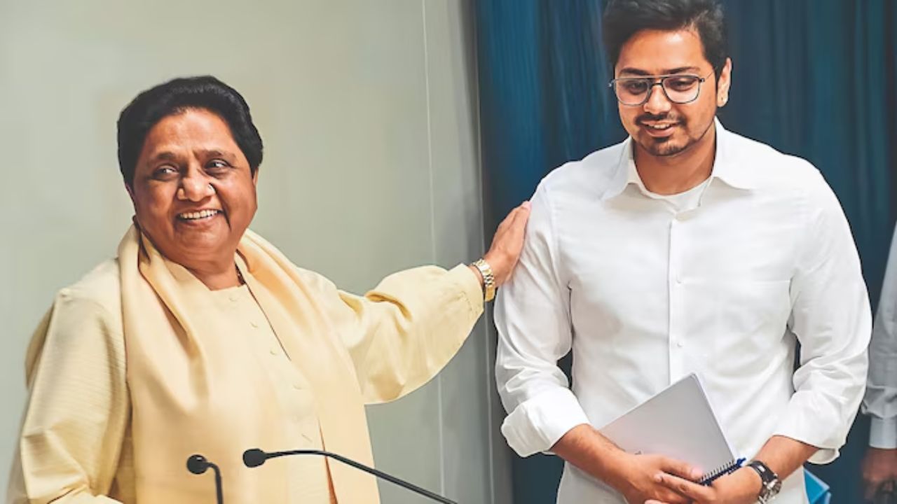 3 बार हटाए गए, 3 बार हुई वापसी... जानिए बसपा में आकाश आनंद का सियासी उतार-चढ़ाव 3 बार हटाए गए, 3 बार हुई वापसी... जानिए बसपा में आकाश आनंद का सियासी उतार-चढ़ाव