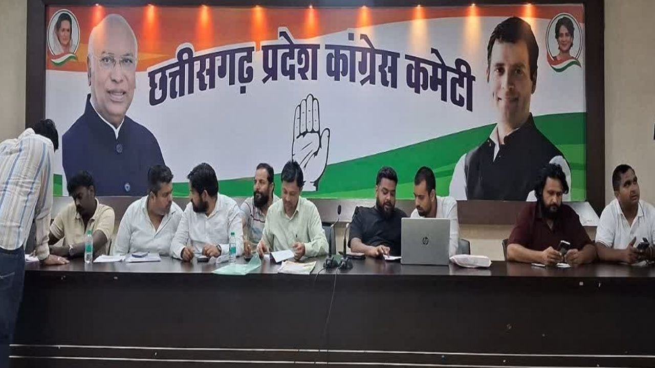 छत्तीसगढ़ यूथ कांग्रेस चुनाव में फंसा पेंच, दो उम्मीदवारों के नामांकन होल्ड, पैसे देकर सदस्य बनाने का आरोप छत्तीसगढ़ यूथ कांग्रेस चुनाव में फंसा पेंच, दो उम्मीदवारों के नामांकन होल्ड, पैसे देकर सदस्य बनाने का आरोप