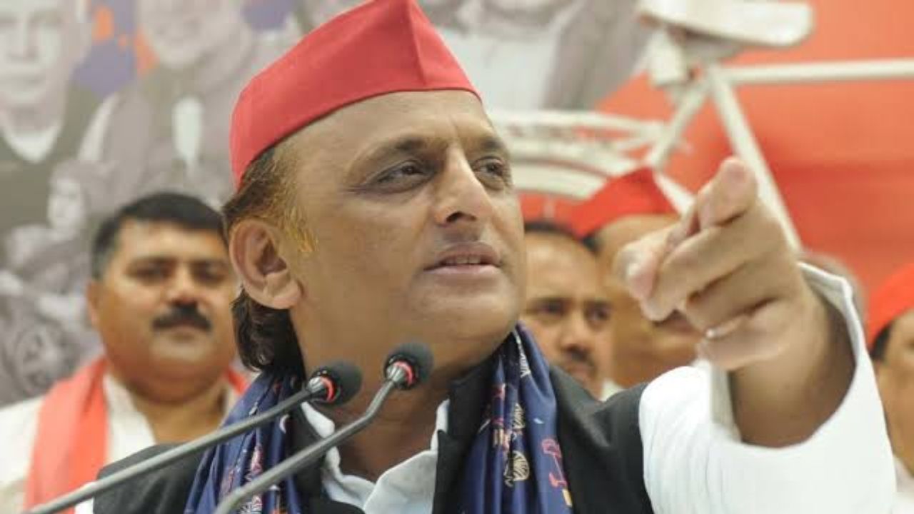 'लाल टोपी के साथ जुड़ा नीला रंग'...अखिलेश यादव की इस रणनीति के पीछे आखिर क्या है दांव ? 'लाल टोपी के साथ जुड़ा नीला रंग'...अखिलेश यादव की इस रणनीति के पीछे आखिर क्या है दांव ?