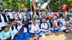 दिल्ली के दरबार में पहुंची बिहार कांग्रेस की गुटबाजी: प्रदेश अध्यक्ष और प्रभारी को हटाने के लिए बुलंद हुई आवाज