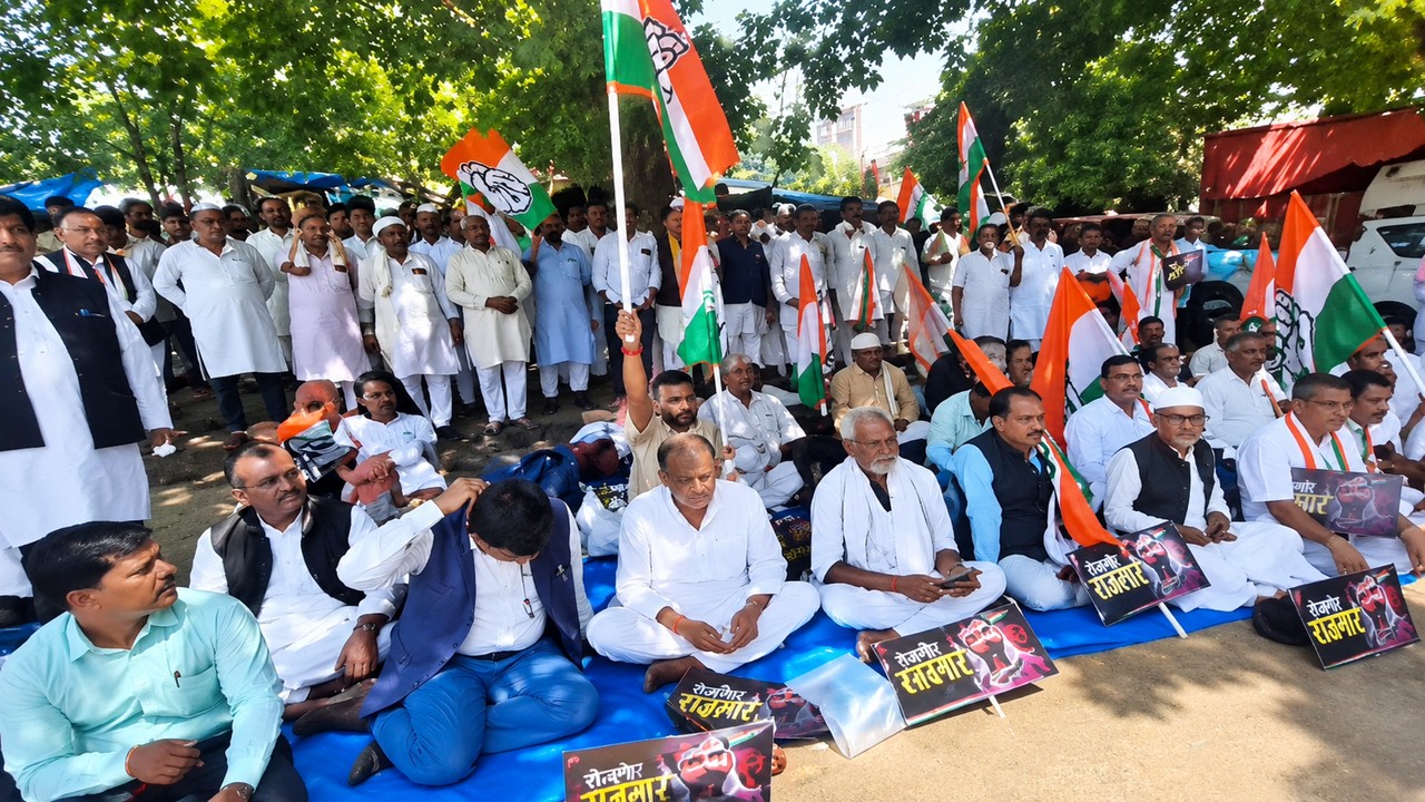 दिल्ली के दरबार में पहुंची बिहार कांग्रेस की गुटबाजी: प्रदेश अध्यक्ष और प्रभारी को हटाने के लिए बुलंद हुई आवाज दिल्ली के दरबार में पहुंची बिहार कांग्रेस की गुटबाजी: प्रदेश अध्यक्ष और प्रभारी को हटाने के लिए बुलंद हुई आवाज