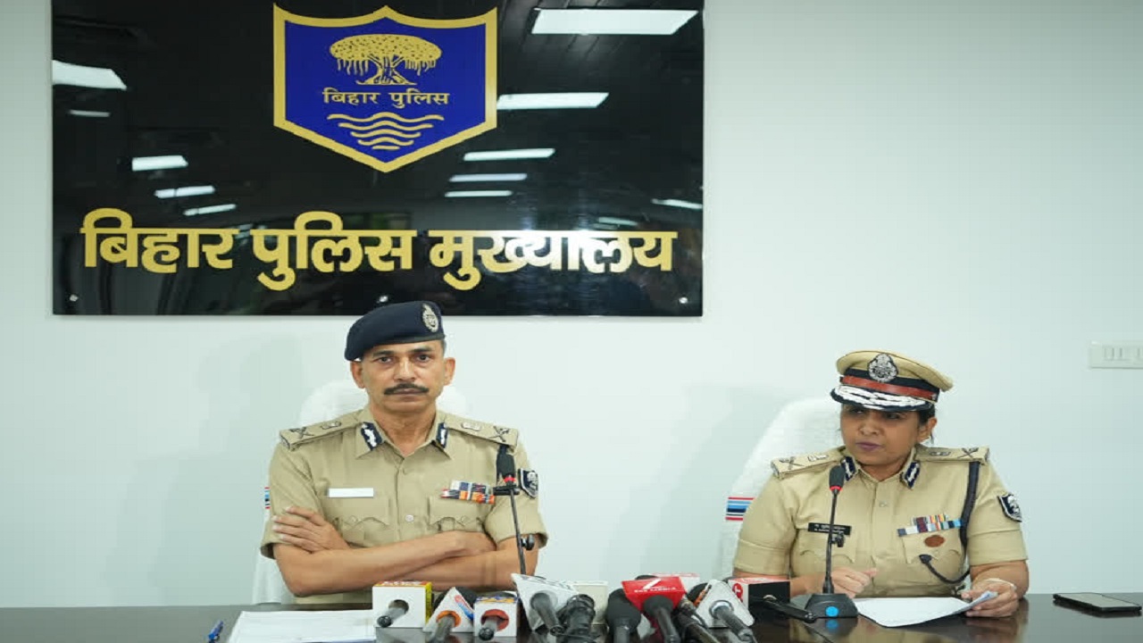 नेता हो या माफिया, किसी की खैर नहीं! बिहार में 4,000 माफिया की लिस्ट तैयार, जब्त होगी संपत्ति, जानिए ADG का पूरा प्लान नेता हो या माफिया, किसी की खैर नहीं! बिहार में 4,000 माफिया की लिस्ट तैयार, जब्त होगी संपत्ति, जानिए ADG का पूरा प्लान