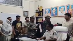 गढ़वा में दूसरे राज्यों से बुलाकर खेलाया जा रहा था जुआ, 10.49 लाख नकद, 8 गाड़ियां और 8 जुआरी गिरफ्तार