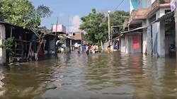 'छतों पर जिंदगी, चारों ओर पानी का सैलाब', बेगूसराय में बाढ़ के बीच लगभग 70 हजार लोग प्रभावित