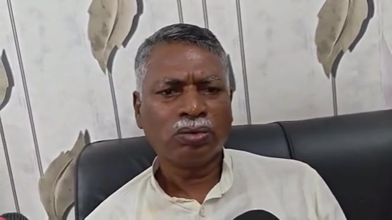 आरक्षण विवादः चिराग पर मांझी के विधायक का पर्सनल अटैक, दिवंगत रामविलास पासवान को भी नहीं बक्शा आरक्षण विवादः चिराग पर मांझी के विधायक का पर्सनल अटैक, दिवंगत रामविलास पासवान को भी नहीं बक्शा