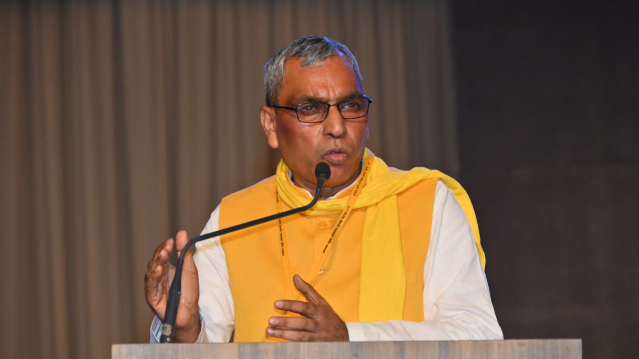 AC में बैठकर PC करते हैं, अपने लोगों को अपराध न करने की कसम खिलाइए… राजभर का अखिलेश पर हमला AC में बैठकर PC करते हैं, अपने लोगों को अपराध न करने की कसम खिलाइए… राजभर का अखिलेश पर हमला