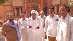 पूर्व प्रधान और बेटे से मारपीट, जातिसूचक गालियां देने का आरोप! BJP नेता समेत 5 पर FIR