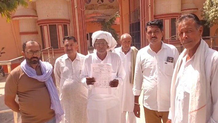 पूर्व प्रधान और बेटे से मारपीट, जातिसूचक गालियां देने का आरोप! BJP नेता समेत 5 पर FIR