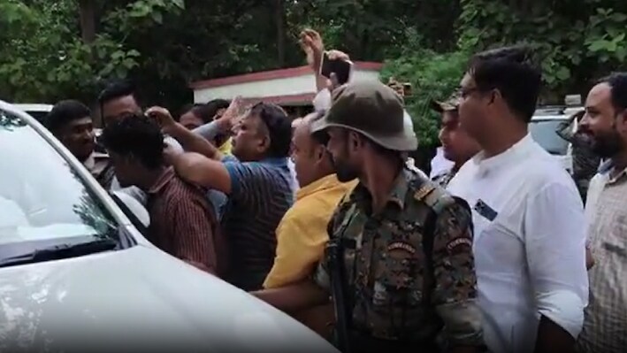 आरक्षण के मुद्दे पर NDA में तकरार: जमुई सर्किट हाउस में जीतन राम मांझी और प्रफुल्ल मांझी के खिलाफ लगे 'मुर्दाबाद' के नारे