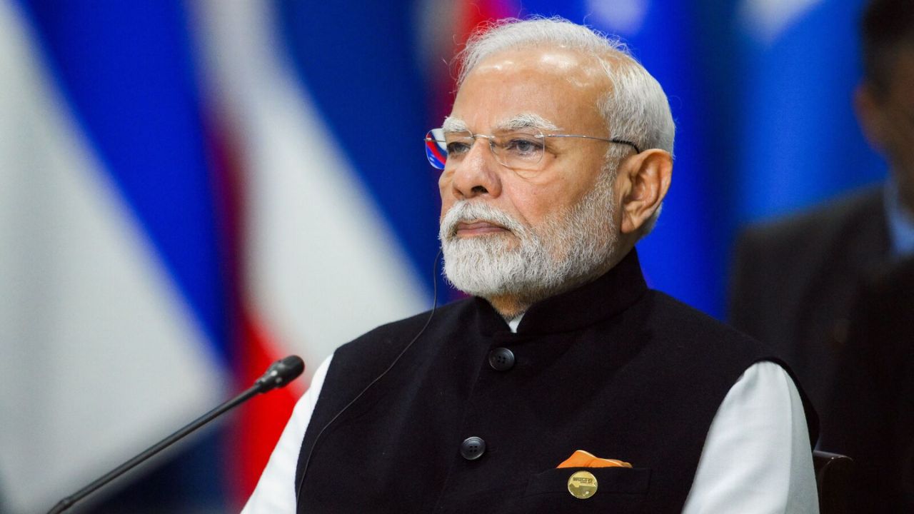 दिल्ली में 'महाशक्तियों' का जमावड़ा: ब्रिक्स में भारत का पावर शो, श्लोक के जरिए पीएम मोदी ने दिया खास संदेश दिल्ली में 'महाशक्तियों' का जमावड़ा: ब्रिक्स में भारत का पावर शो, श्लोक के जरिए पीएम मोदी ने दिया खास संदेश