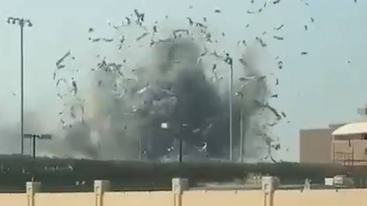 यूएस नेवी ने माना, ईरान ने खूब मारा, बहरीन बेस की जर्जर हालत पर अमेरिका भी हैरान यूएस नेवी ने माना, ईरान ने खूब मारा, बहरीन बेस की जर्जर हालत पर अमेरिका भी हैरान