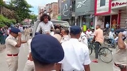 मुजफ्फरपुर में बिहार यूनिवर्सिटी पर हंगामाः राज्यपाल से मिलने के लिए युवक का ड्रामा, पुलिस ने हिरासत में लिया
