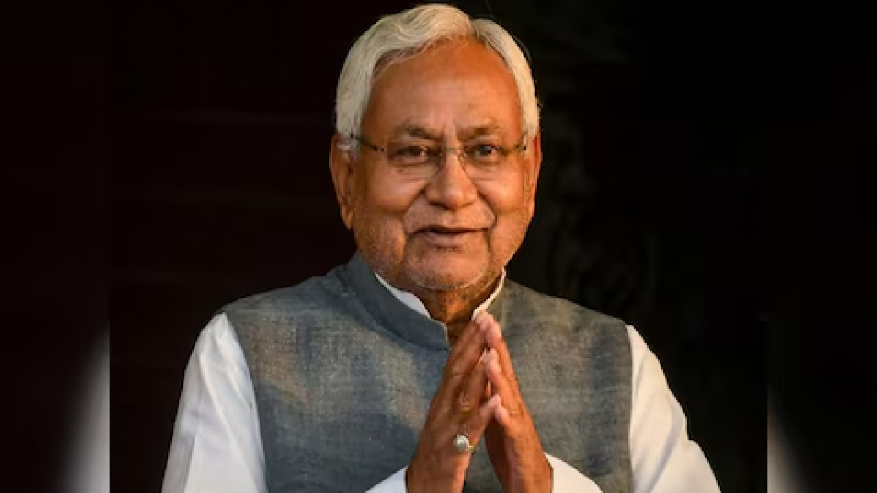 जनता दल (यूनाइटेड) का नाम 'जनता दल नीतीश' करने की राय पर बिहार में गरमा गई राजनीति, पक्ष-विपक्ष आमने-सामने जनता दल (यूनाइटेड) का नाम 'जनता दल नीतीश' करने की राय पर बिहार में गरमा गई राजनीति, पक्ष-विपक्ष आमने-सामने