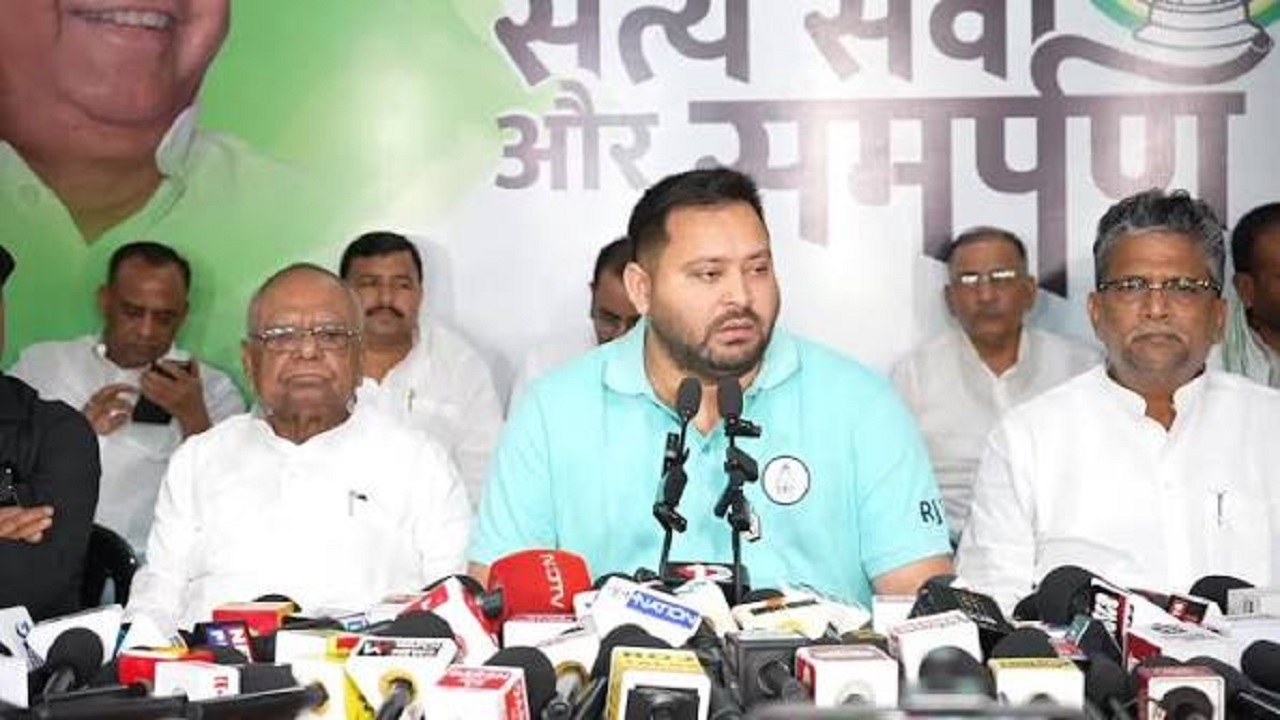 'हमारे महान नेताओं का हो सम्मान': तेजस्वी यादव ने सीएम सम्राट चौधरी से की शरद, रामविलास और रघुवंश बाबू की प्रतिमा लगाने की मांग 'हमारे महान नेताओं का हो सम्मान': तेजस्वी यादव ने सीएम सम्राट चौधरी से की शरद, रामविलास और रघुवंश बाबू की प्रतिमा लगाने की मांग