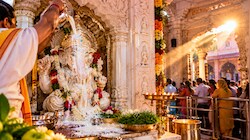 अजूबा है जयपुर का ये मंदिर! बप्पा के चरणों में पड़ती है सूर्य की पहली किरण, जानिए 'श्वेत सिद्धिविनायक' का रहस्य