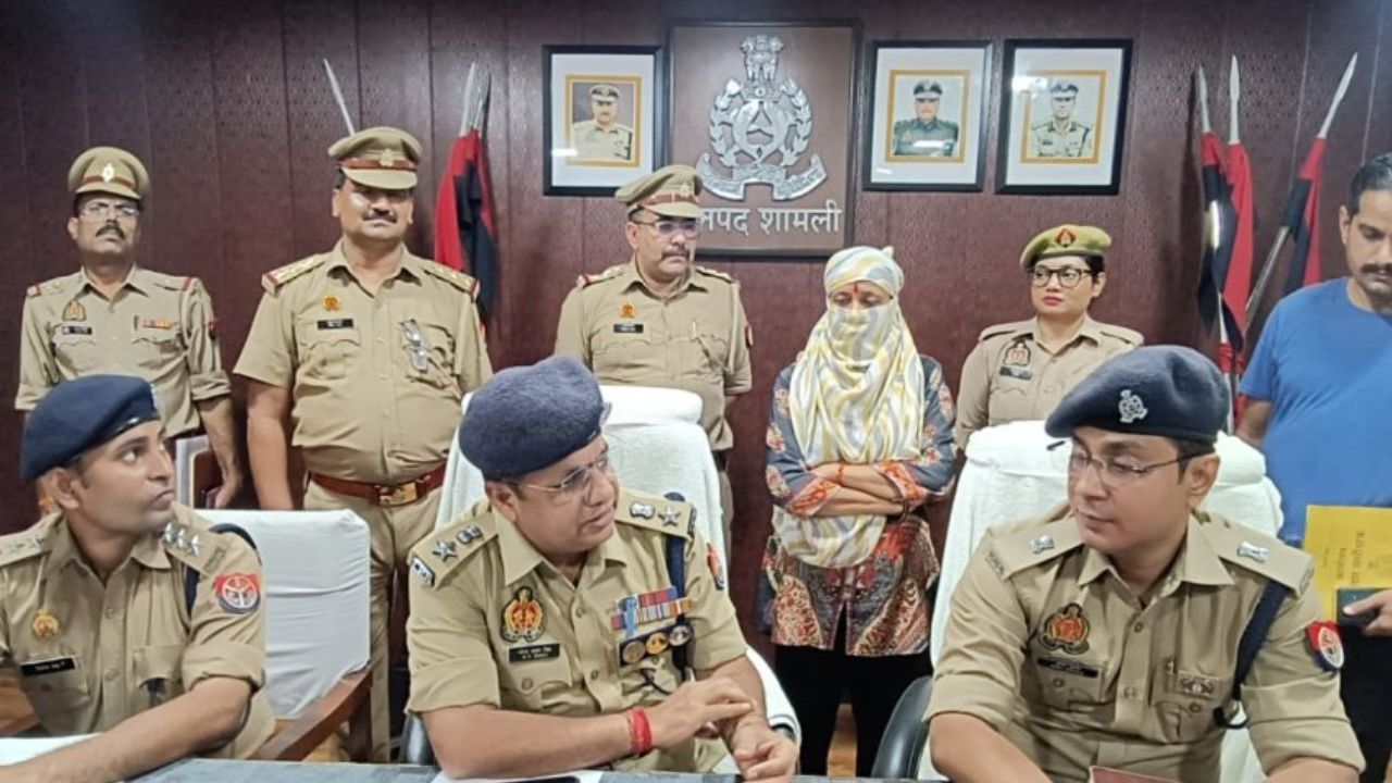 हाथ में टैटू, गले में हार... लॉरेंस बिश्नोई की ‘पत्नी’ बनकर दे रही थी धमकी, शामली पुलिस ने दबोचा हाथ में टैटू, गले में हार... लॉरेंस बिश्नोई की ‘पत्नी’ बनकर दे रही थी धमकी, शामली पुलिस ने दबोचा