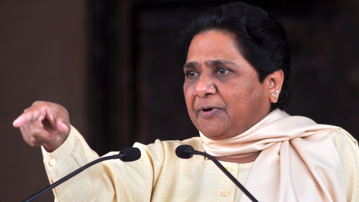 Analysis:  तब मायावती ने राजनीति के लिए घर छोड़ा था... अब पार्टी के लिए परिवार छोड़ रही हैं
