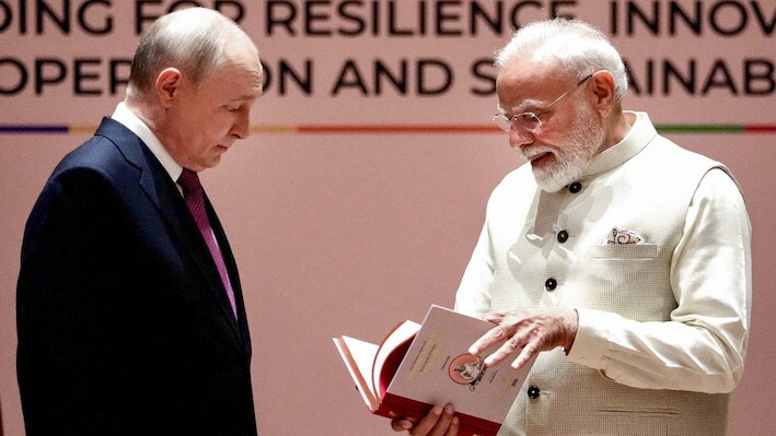 Explainer: PM मोदी ने पुतिन को भेंट किया ग्रंथ ‘तिरुक्कुरल’ क्या महज डिप्लोमेसी था? तमिलनाडु की राजनीति में इसके मायने समझें 