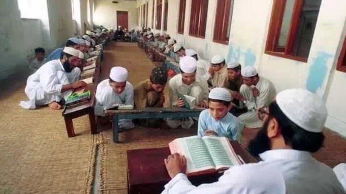 2.5% जकात से चलने वाले मदरसों को टच मत करना...  252 मदरसों पर ताला लगने से भड़के मौलाना, शुभेंदु को दी चुनौती