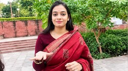 'जल्द ही तुम B क्लास की ऑफिसर बन जाओगी', मानव संसाधन विभाग में नौकरी का झांसा देकर ठगे 3 लाख,  तृप्ति सिंह के खिलाफ एक और FIR