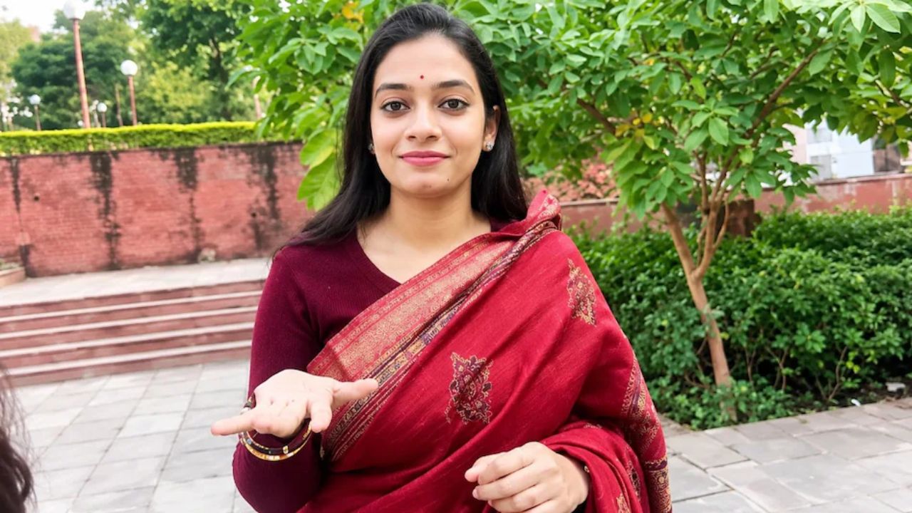 'जल्द ही तुम B क्लास की ऑफिसर बन जाओगी', मानव संसाधन विभाग में नौकरी का झांसा देकर ठगे 3 लाख, तृप्ति सिंह के खिलाफ एक और FIR 'जल्द ही तुम B क्लास की ऑफिसर बन जाओगी', मानव संसाधन विभाग में नौकरी का झांसा देकर ठगे 3 लाख, तृप्ति सिंह के खिलाफ एक और FIR