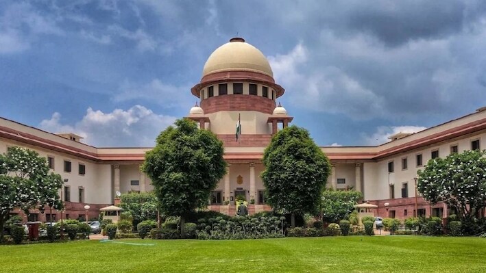 नगर निगम की सीलिंग कार्रवाई पर उठे सवाल: दिन में ताला, रात में खुल रही हैं दुकानें! सुप्रीम कोर्ट में टली सुनवाई