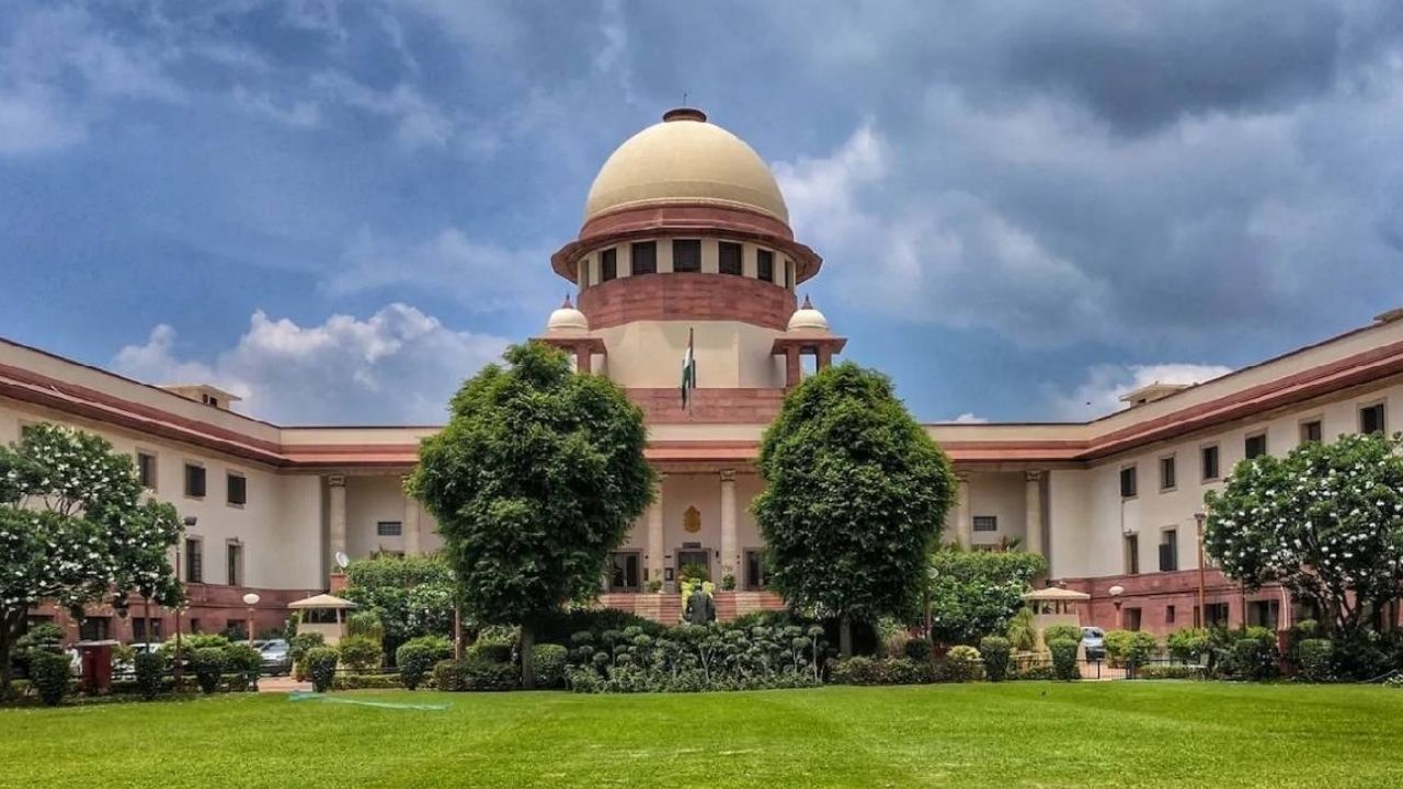 नगर निगम की सीलिंग कार्रवाई पर उठे सवाल: दिन में ताला, रात में खुल रही हैं दुकानें! सुप्रीम कोर्ट में टली सुनवाई नगर निगम की सीलिंग कार्रवाई पर उठे सवाल: दिन में ताला, रात में खुल रही हैं दुकानें! सुप्रीम कोर्ट में टली सुनवाई