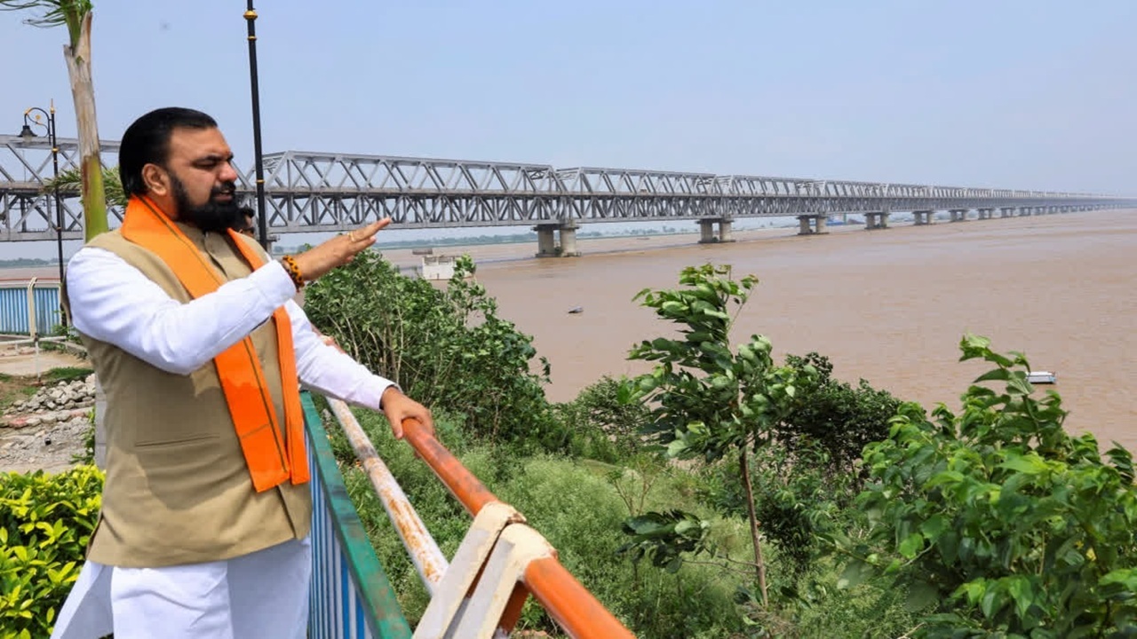 बिहार के बाढ़ पीड़ितों को CM सम्राट आज देंगे ₹7000, 8 लाख से ज्यादा लोगों को मिलेगा पैसा बिहार के बाढ़ पीड़ितों को CM सम्राट आज देंगे ₹7000, 8 लाख से ज्यादा लोगों को मिलेगा पैसा