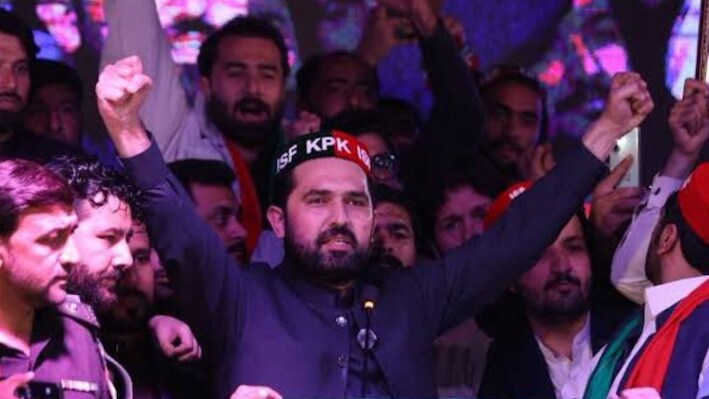 PAK में CM का अपहरण? खैबर पख्तूनख्वा के मुख्यमंत्री ने लगाया किडनैपिंग का आरोप, पासपोर्ट भी हुआ ब्लॉक 