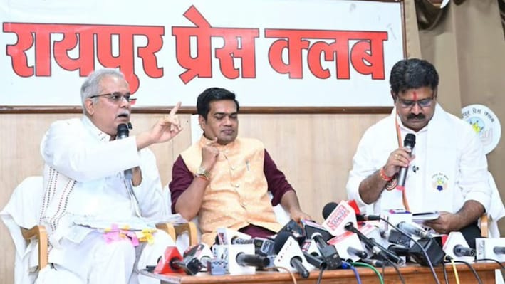 एक मंच, 1 घंटा तक तीखी बहस...PM आवास पर ओपन डिबेट के बाद पोस्टर वार, भूपेश बोले-अगली बार किसी समझदार को भेजना; BJP बोली-फूटा गया भ्रम का गुब्बारा 