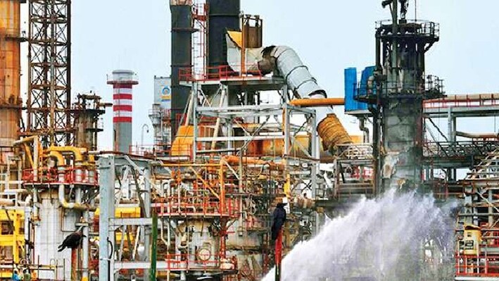 Tax Cut on Petrol: पेट्रोल-डीजल पर सरकार ने घटाया टैक्स, आम आदमी या कंपनियों को; असली फायदा किसे होगा?