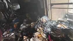 Explainer: संकरी गलियां और 300 साल पुराना बाजार, पढ़ें आग को शांत करने में कहां हुई चूक?