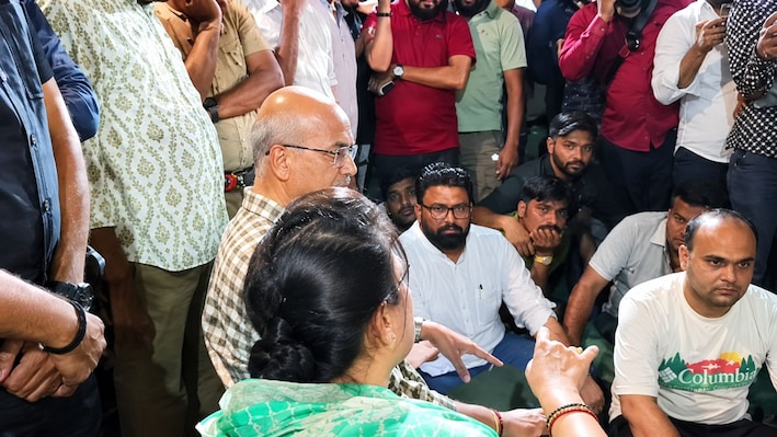 नाथद्वारा में सियासी हंगामे के बीच मौत, पार्षदों के गायब होने के विरोध में हो रहा था धरना